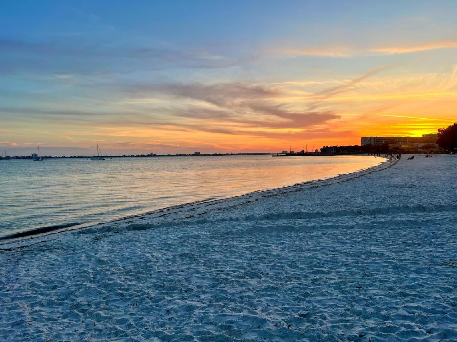 Lovely Vacation Home 1 Block From Beach & Downtown Gulfport Sankt Petersburg Exterior foto